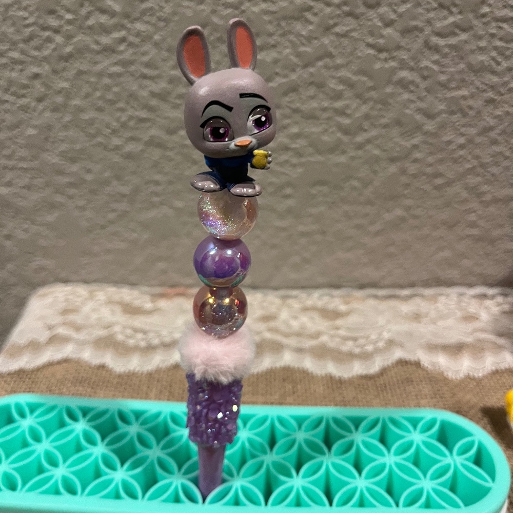 Doorable pen